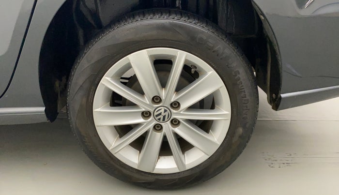 2015 Volkswagen Vento HIGHLINE PETROL AT, Petrol, Automatic, 79,764 km, Left Rear Wheel