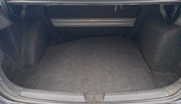 2015 Volkswagen Vento HIGHLINE PETROL AT, Petrol, Automatic, 79,764 km, Boot Inside