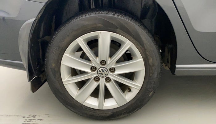 2015 Volkswagen Vento HIGHLINE PETROL AT, Petrol, Automatic, 79,764 km, Right Rear Wheel