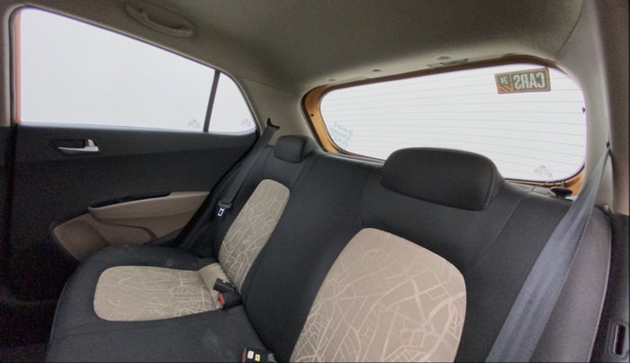 2016 Hyundai Grand i10 SPORTZ 1.2 KAPPA VTVT, Petrol, Manual, 33,940 km, Right Side Rear Door Cabin