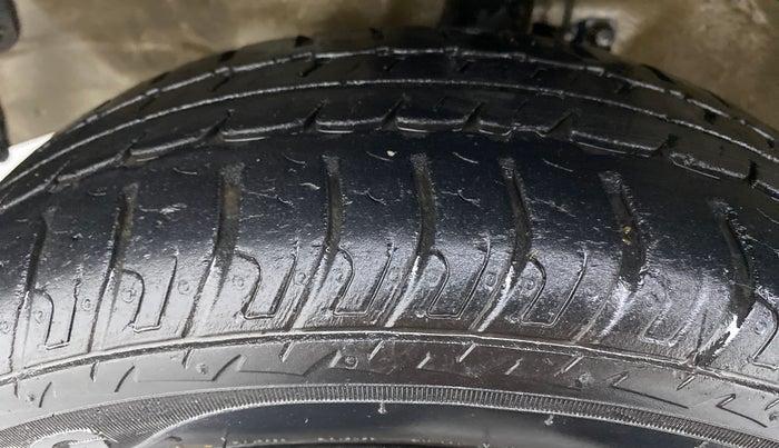 2017 Maruti Wagon R 1.0 VXI, Petrol, Manual, 38,572 km, Left Front Tyre Tread