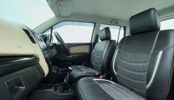 2017 Maruti Wagon R 1.0 VXI, Petrol, Manual, 38,572 km, Right Side Front Door Cabin