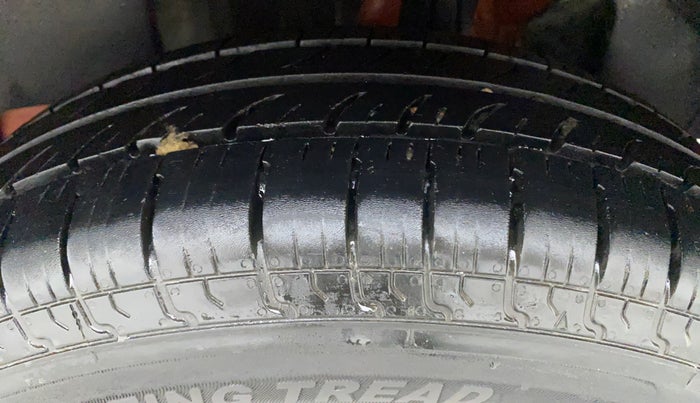 2020 Maruti Swift VXI, Petrol, Manual, 76,419 km, Left Rear Tyre Tread
