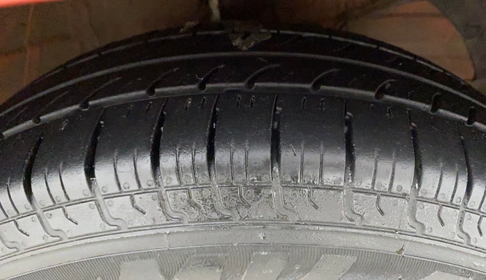 2020 Maruti Swift VXI, Petrol, Manual, 76,419 km, Right Front Tyre Tread