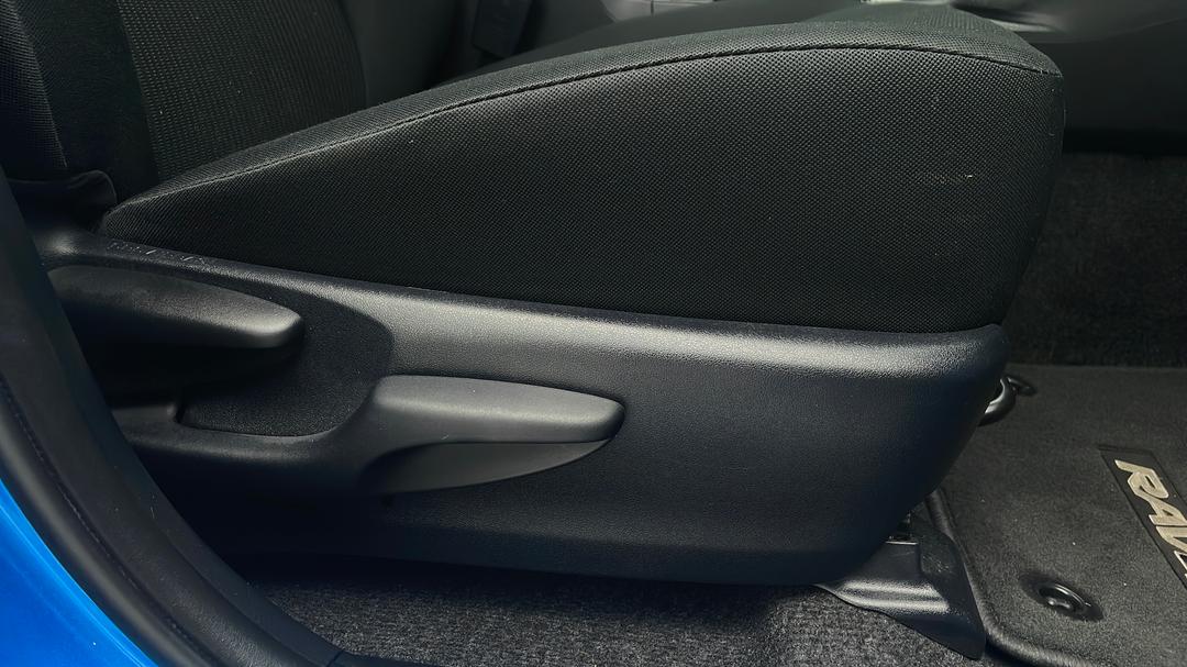 2018 Toyota RAV4 Gx (4x4), Automatic, 30481 km, Drivers Side Adjustment Panel