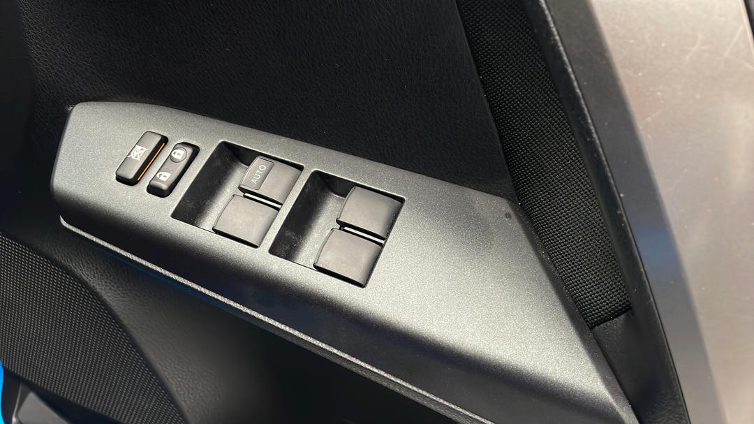 2018 Toyota RAV4 Gx (4x4), Automatic, 30481 km, Drivers Side Door Panel Controls