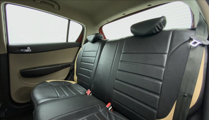 2013 Hyundai i20 SPORTZ 1.2 VTVT, Petrol, Manual, 84,555 km, Right Side Rear Door Cabin