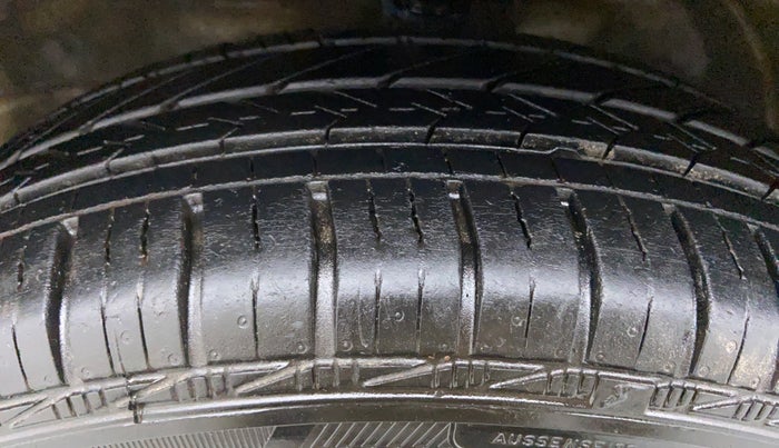 2015 Maruti Wagon R 1.0 VXI, Petrol, Manual, 55,046 km, Left Front Tyre Tread