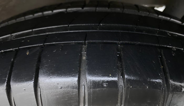2015 Maruti Wagon R 1.0 LXI CNG, CNG, Manual, 89,604 km, Left Rear Tyre Tread