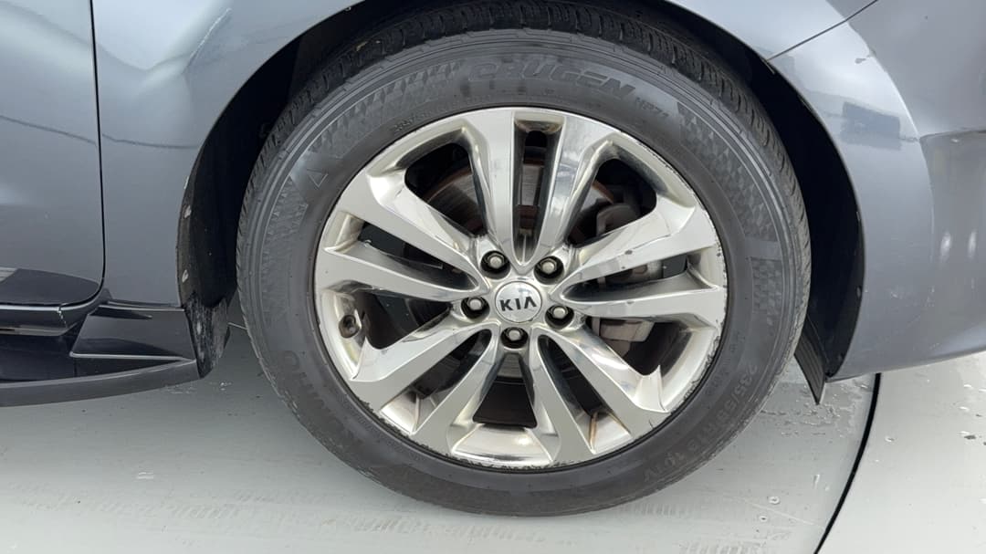 2016 Kia Carnival Platinum, Automatic, 163205 km, Right Front Wheel