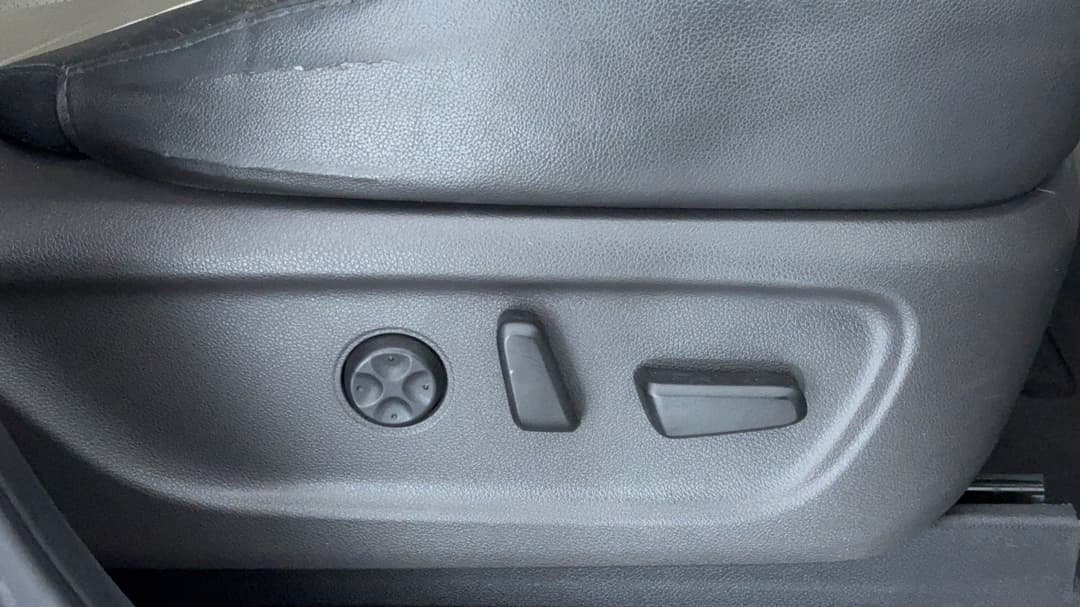 2016 Kia Carnival Platinum, Automatic, 163205 km, Drivers Side Adjustment Panel