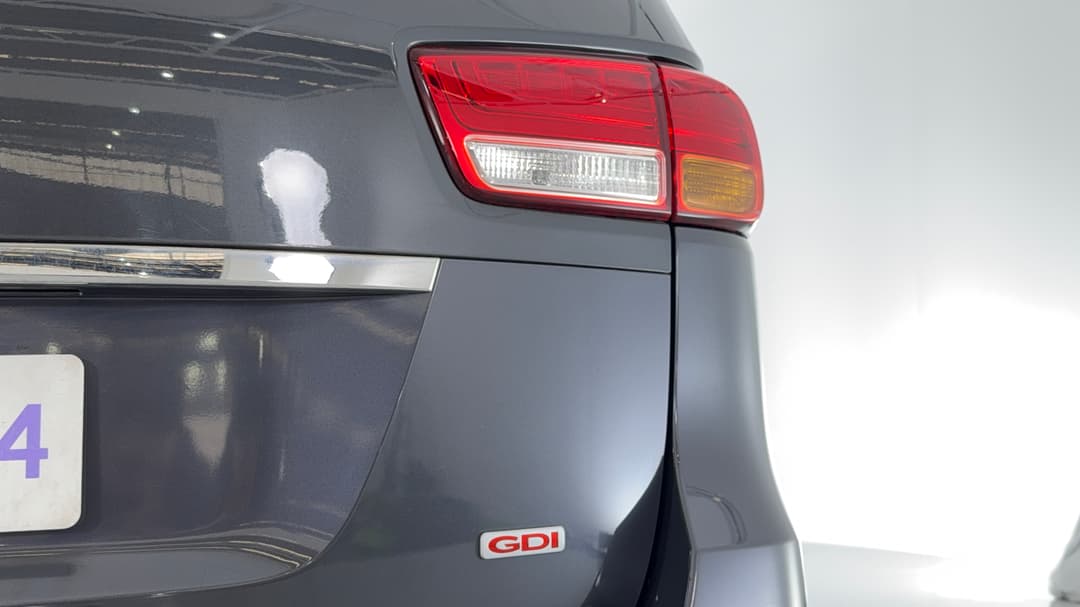 2016 Kia Carnival Platinum, Automatic, 163205 km, Badge (Boot Right Side)