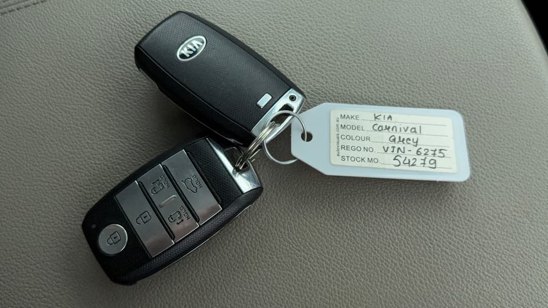 2016 Kia Carnival Platinum, Automatic, 163205 km, Key Close-up