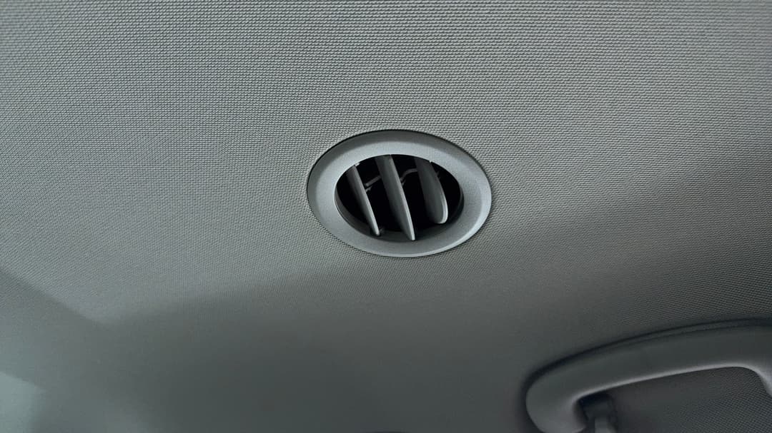 2016 Kia Carnival Platinum, Automatic, 163205 km, Rear A/C Vent