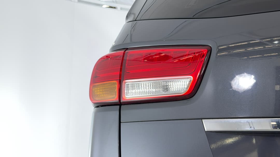 2016 Kia Carnival Platinum, Automatic, 163205 km, Badge (Boot Left Side)