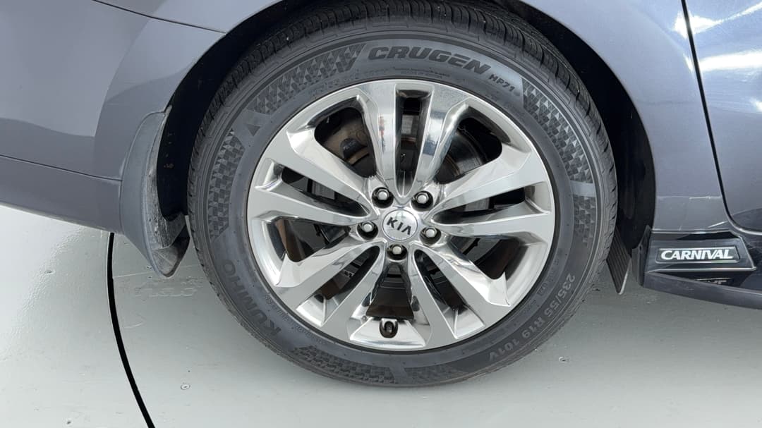 2016 Kia Carnival Platinum, Automatic, 163205 km, Right Rear Wheel