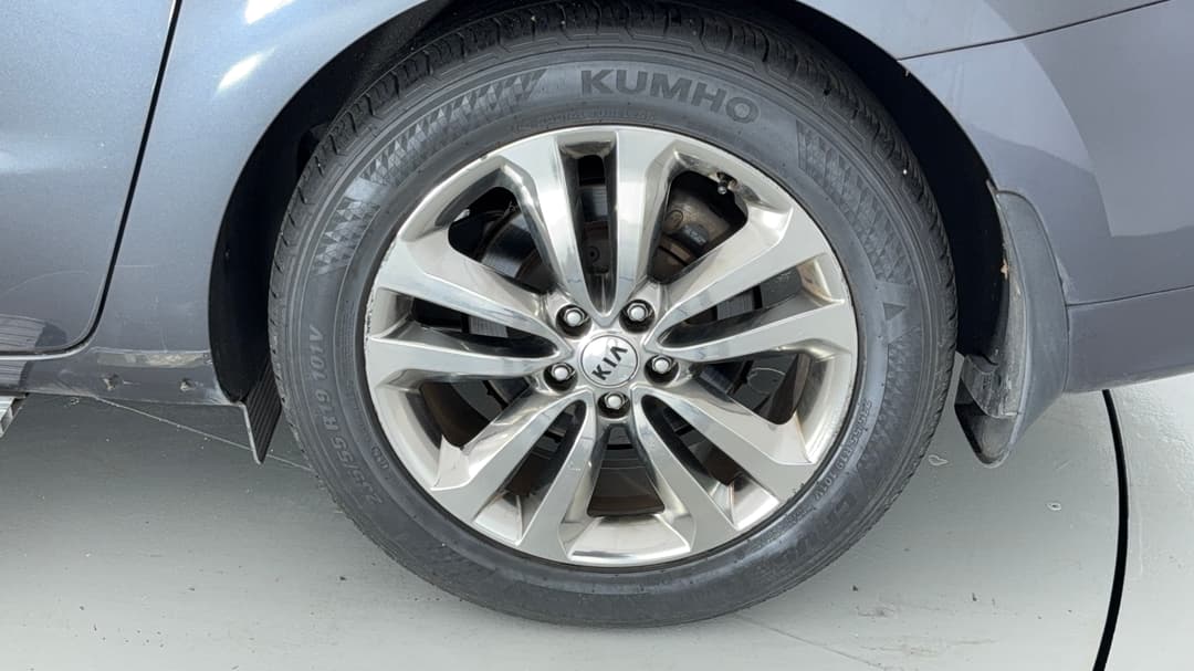 2016 Kia Carnival Platinum, Automatic, 163205 km, Left Rear Wheel