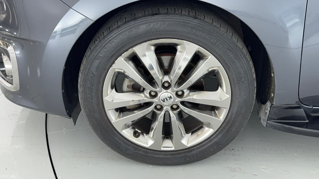 2016 Kia Carnival Platinum, Automatic, 163205 km, Left Front Wheel