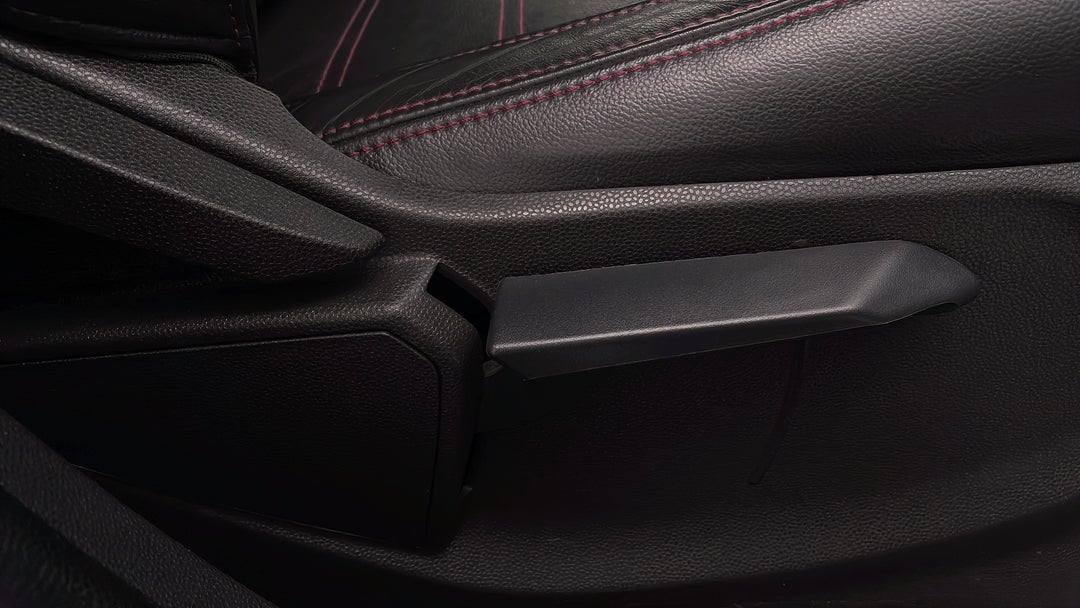 2013 Ford Ecosport Titanium 1.0, Manual, 116121 km, Drivers Side Adjustment Panel