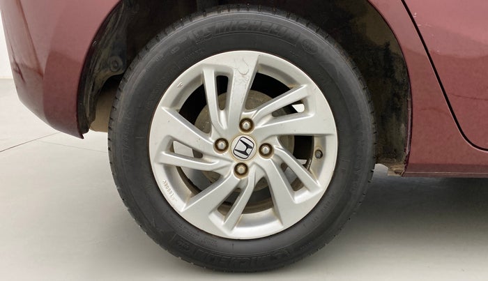 2017 Honda Jazz 1.2 V AT, Petrol, Automatic, 65,239 km, Right Rear Wheel