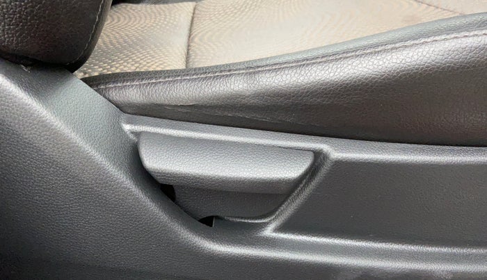 2014 Hyundai Eon MAGNA PLUS, Petrol, Manual, 55,042 km, Driver Side Adjustment Panel