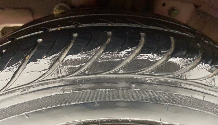 2014 Hyundai Eon MAGNA PLUS, Petrol, Manual, 55,042 km, Right Rear Tyre Tread