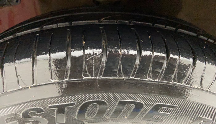 2014 Hyundai Eon MAGNA PLUS, Petrol, Manual, 55,042 km, Left Front Tyre Tread