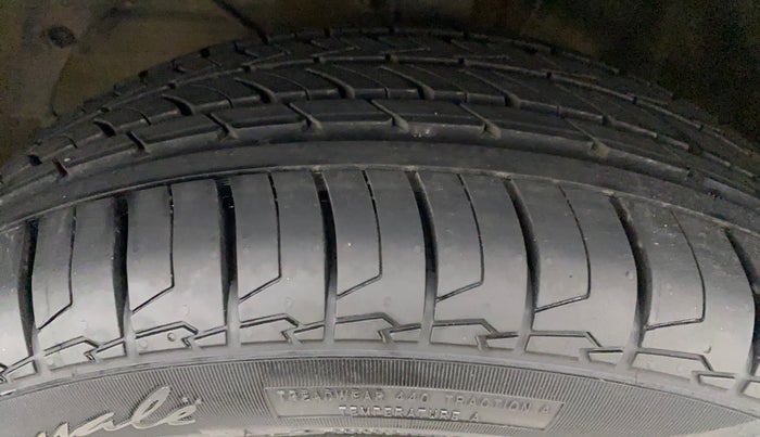 2016 Maruti Baleno ALPHA PETROL 1.2, Petrol, Manual, 79,910 km, Left Front Tyre Tread