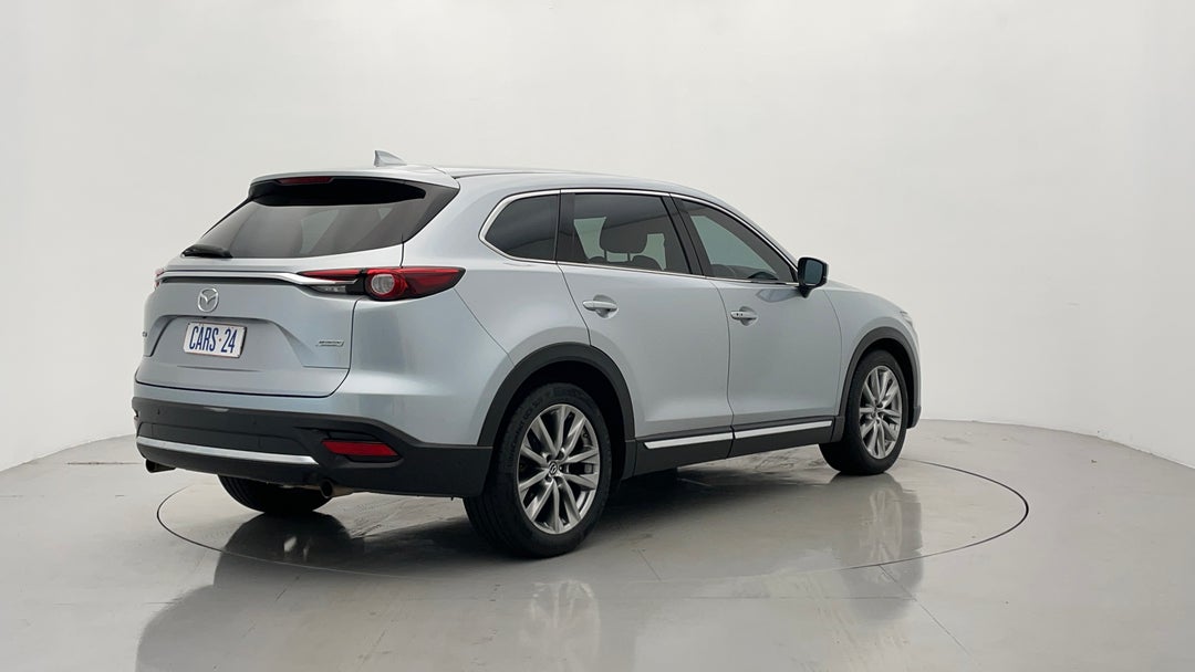 Right Back Diagonal (45- Degree) View