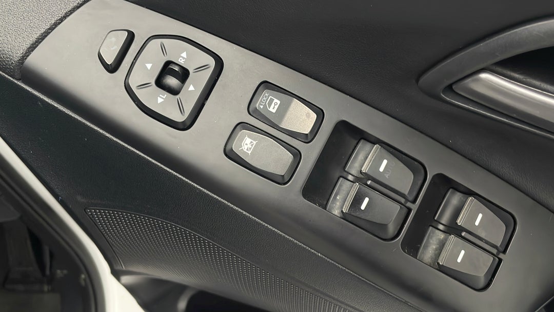 2015 Hyundai Ix35 Highlander (awd), Automatic, 80571 km, Drivers Side Door Panel Controls