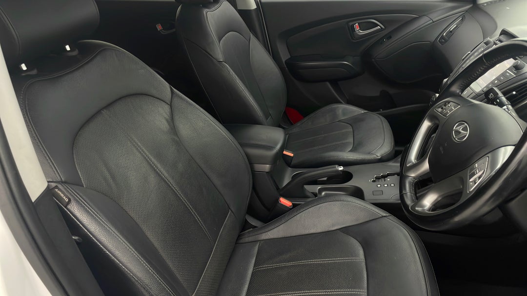 2015 Hyundai Ix35 Highlander (awd), Automatic, 80571 km, Right Side Front Door Cabin View