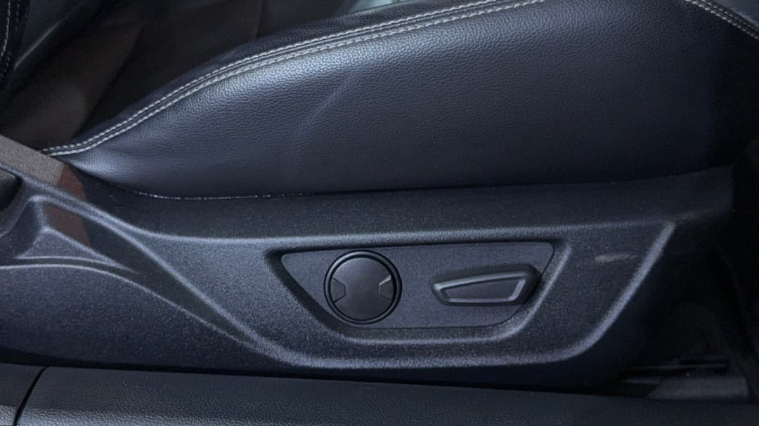 2022 Ford Mustang Gt 5.0 V8, Automatic, 28939 km, Drivers Side Adjustment Panel