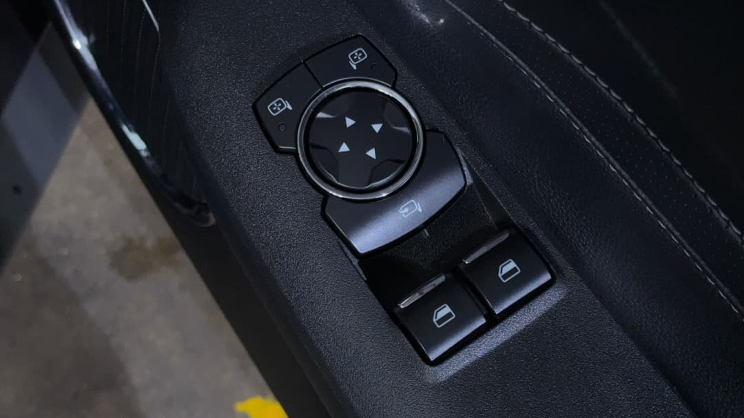 2022 Ford Mustang Gt 5.0 V8, Automatic, 28939 km, Drivers Side Door Panel Controls