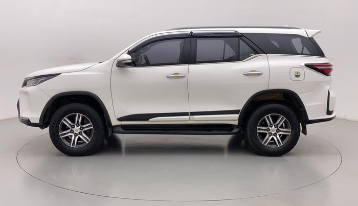 2016 Toyota Fortuner 2.8 4X2 AT, Diesel, Automatic, 1,28,617 km, Left Side