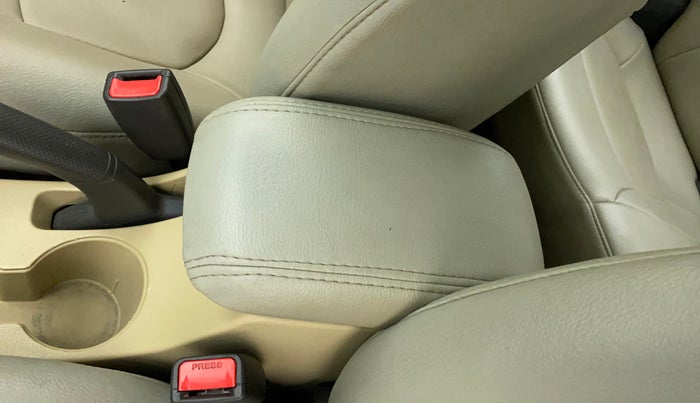2013 Hyundai Verna FLUIDIC 1.6 VTVT SX, Petrol, Manual, 1,05,111 km, Driver seat - Armrest has miinor damage