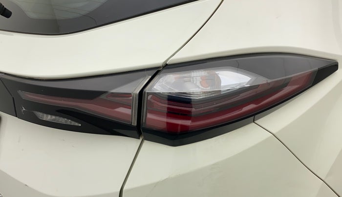 2019 Tata Harrier XZ 2.0L, Diesel, Manual, 71,440 km, Right tail light - Minor damage