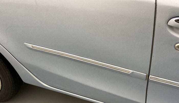 2011 Toyota Etios G, Petrol, Manual, 98,256 km, Right rear door - Minor scratches
