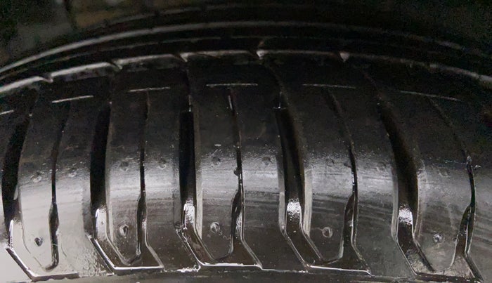 2015 Maruti Ciaz ZXI AT, Petrol, Automatic, 80,532 km, Left Front Tyre Tread