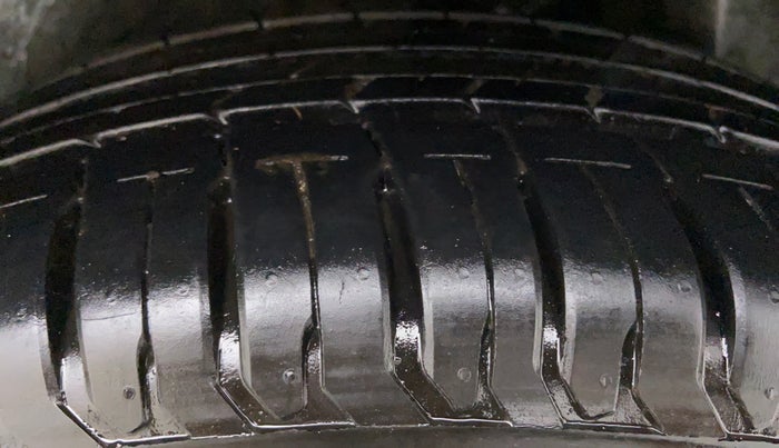 2015 Maruti Ciaz ZXI AT, Petrol, Automatic, 80,532 km, Left Rear Tyre Tread