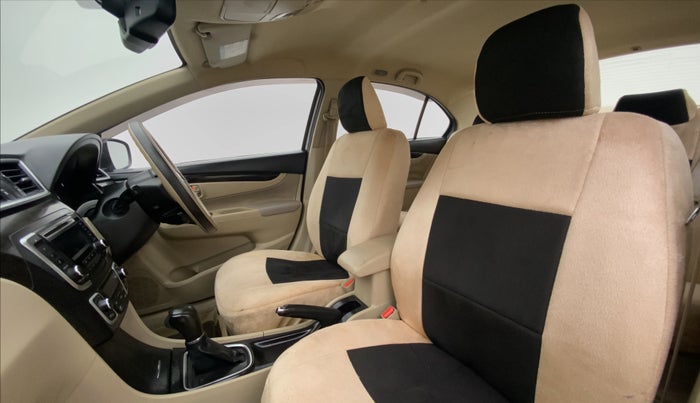 2015 Maruti Ciaz ZXI AT, Petrol, Automatic, 80,532 km, Right Side Front Door Cabin