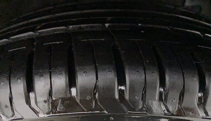 2015 Maruti Ciaz ZXI AT, Petrol, Automatic, 80,532 km, Right Front Tyre Tread
