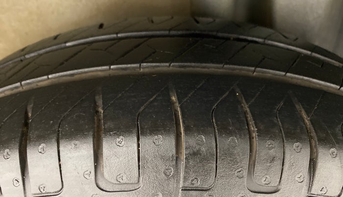 2011 Maruti Ritz VXI, Petrol, Manual, 52,985 km, Left Rear Tyre Tread