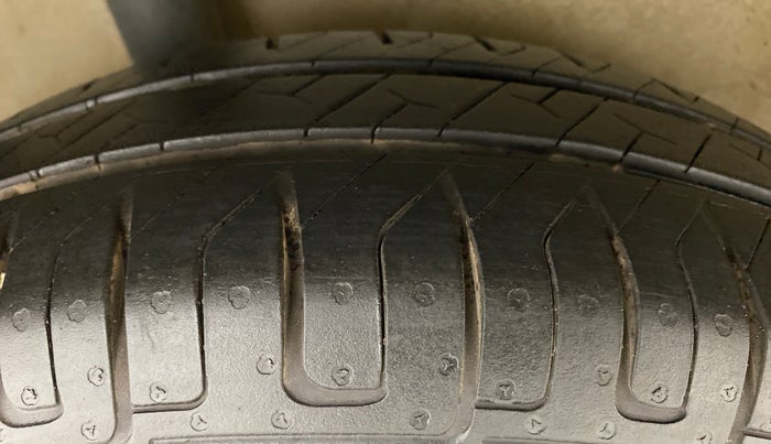 2011 Maruti Ritz VXI, Petrol, Manual, 52,985 km, Right Rear Tyre Tread