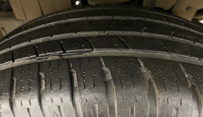 2015 Mahindra Scorpio S4PLUS, Diesel, Manual, 63,606 km, Left Front Tyre Tread
