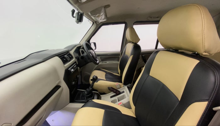 2015 Mahindra Scorpio S4PLUS, Diesel, Manual, 63,606 km, Right Side Front Door Cabin