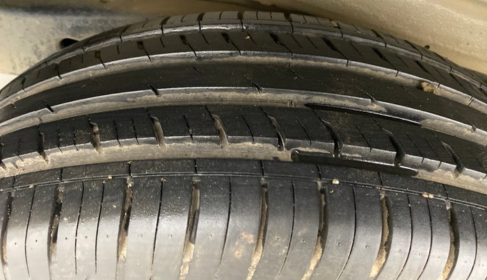 2015 Mahindra Scorpio S4PLUS, Diesel, Manual, 63,606 km, Right Rear Tyre Tread