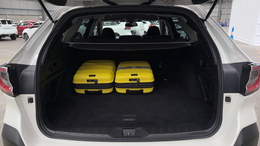 2023 Subaru Outback AWD, Automatic, 37658 km, Boot Inside View with Luggage