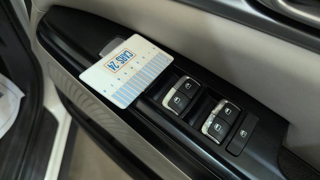 2022 Kia Carnival S, Automatic, 86388 km, Miscellaneous Interior Wear