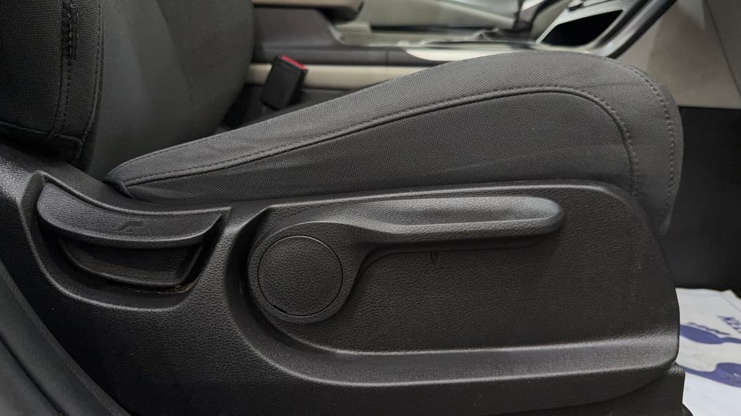 2022 Kia Carnival S, Automatic, 86388 km, Drivers Side Adjustment Panel