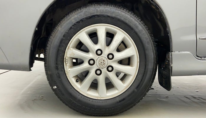 2014 Toyota Innova 2.5 VX 8 STR BS IV, Diesel, Manual, 1,37,097 km, Left Front Wheel